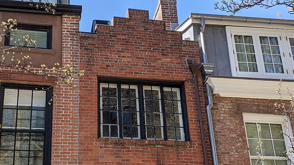 75½ Bedford Street