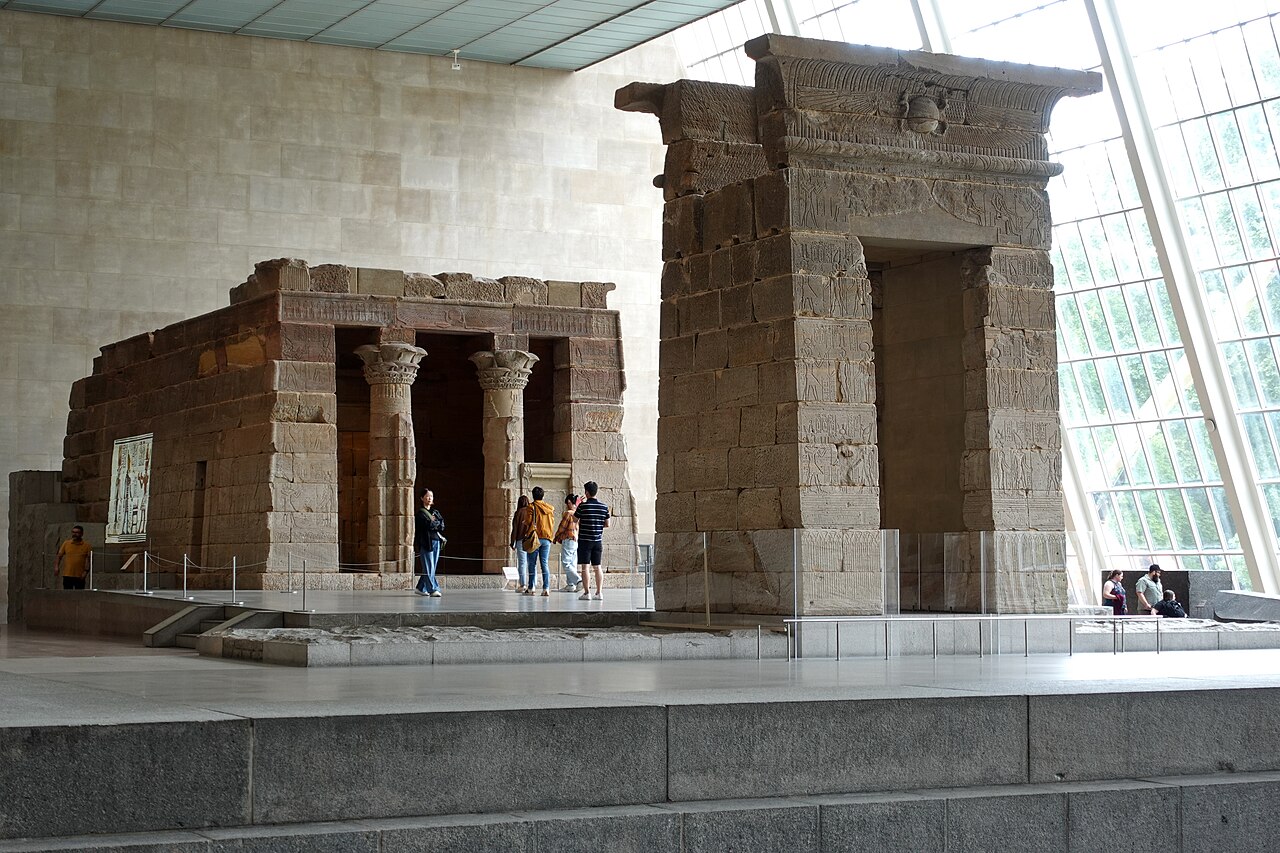 The Met, Fifth Avenue steps