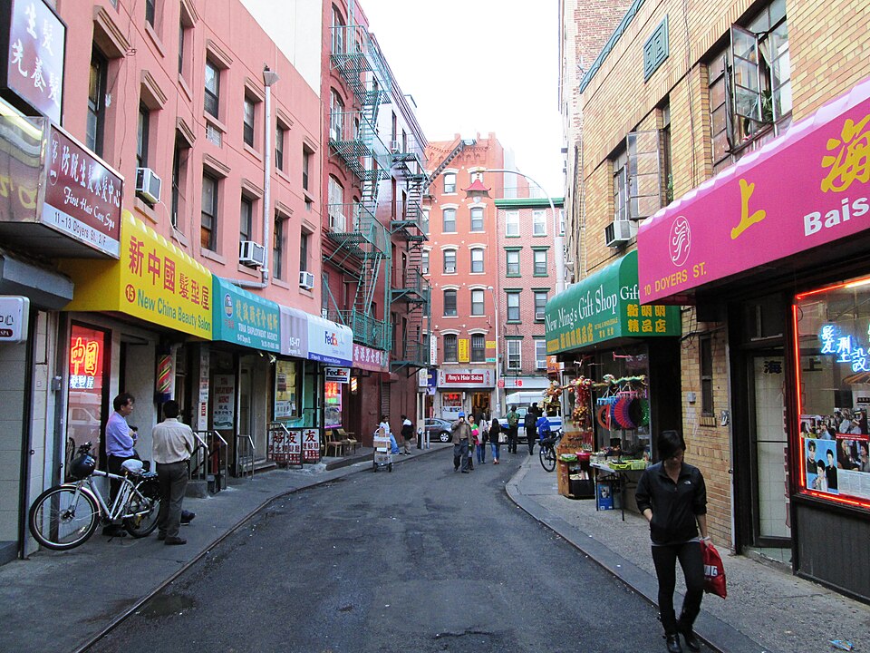 Doyers Street (New York at night)