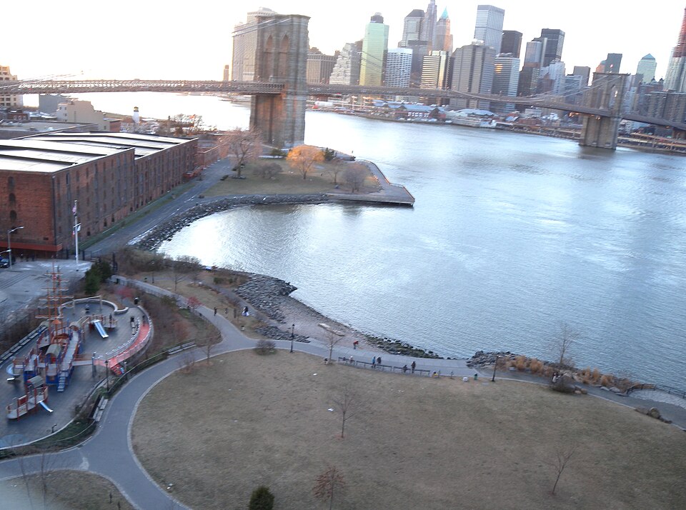 Empire Fulton Ferry lawn