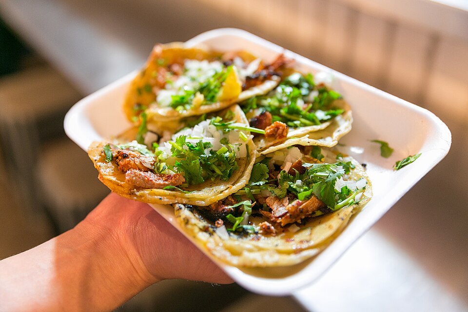 Tacos al pastor (Tacos El Bronco)
