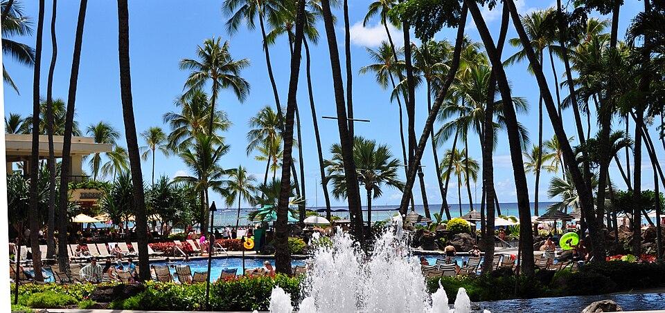 Five-0 and Magnum in Waikīkī and Kāhala
