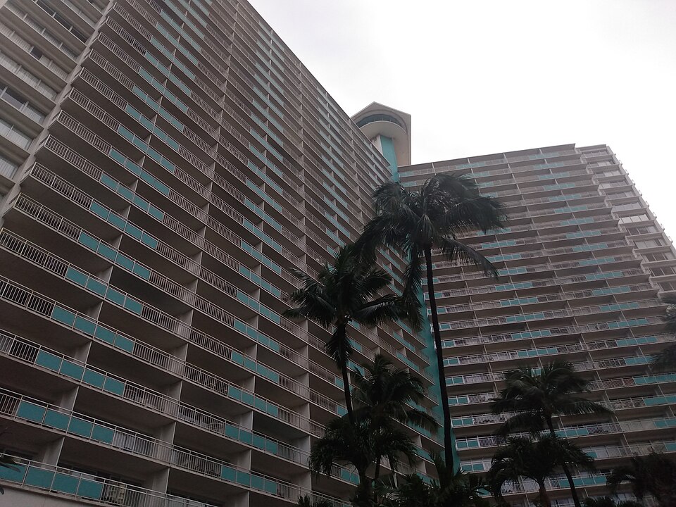 Five-0 and Magnum in Waikīkī and Kāhala