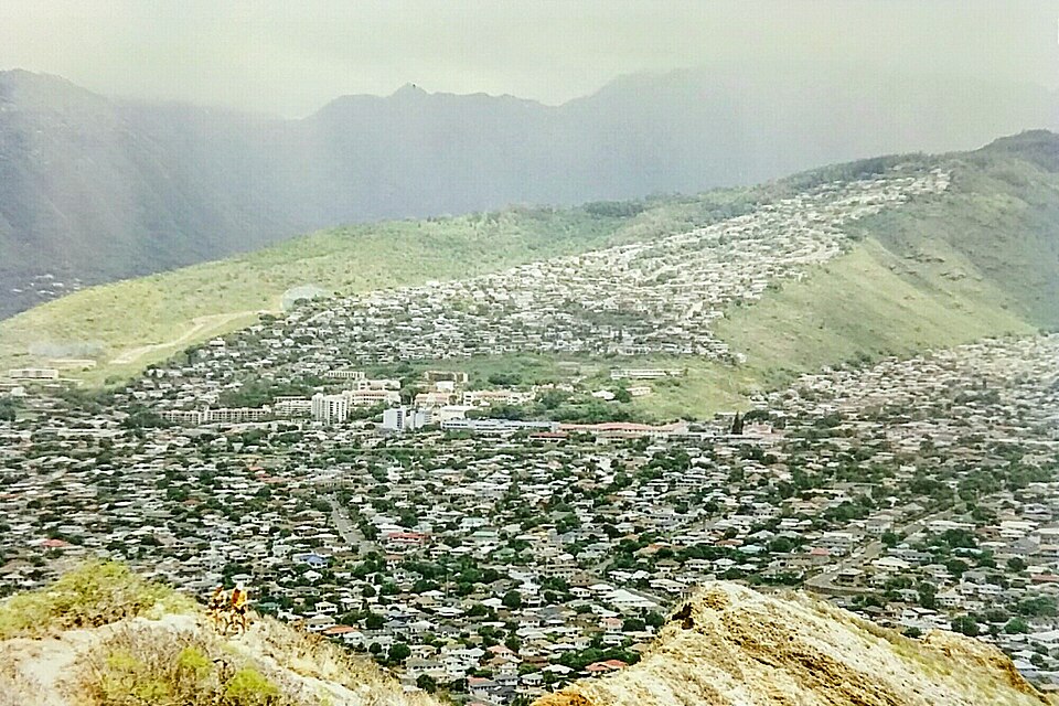 Kaimukī from Diamond Head (Wilhelmina Rise lookout)