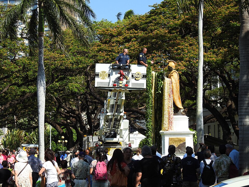 Five-0 and Magnum on Oʻahu