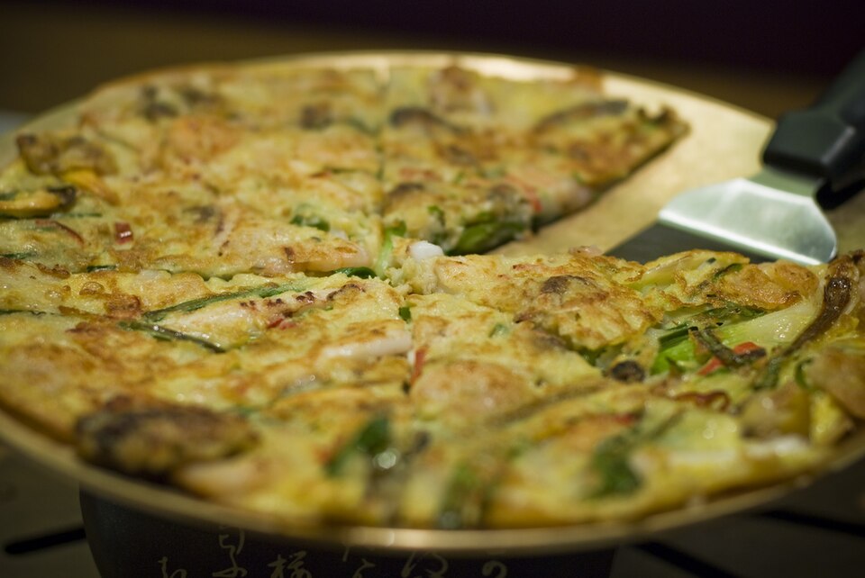 Haemul pajeon, a seafood pancake (Haenyeo)