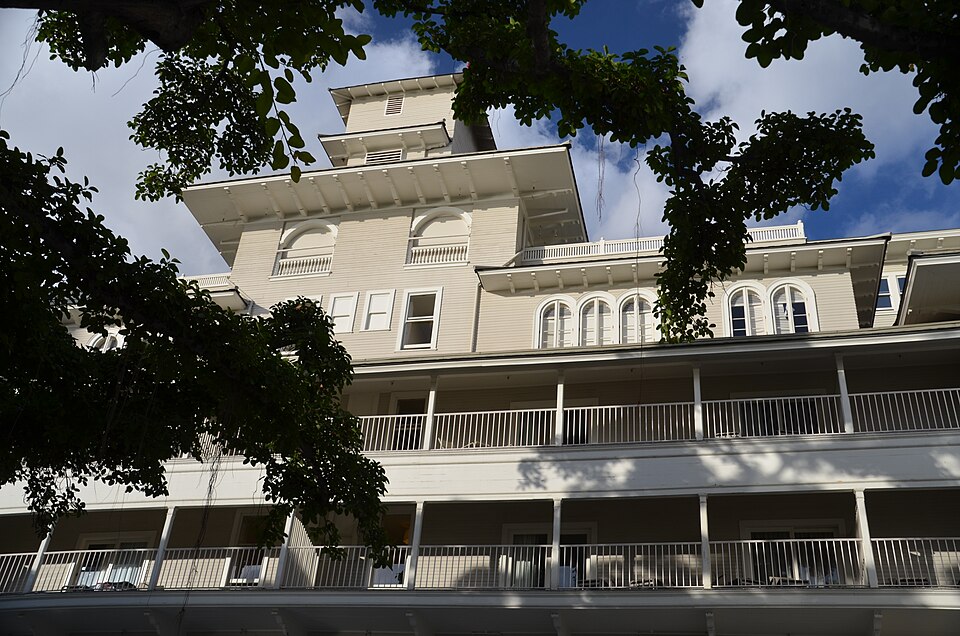 Moana Surfrider veranda and banyan