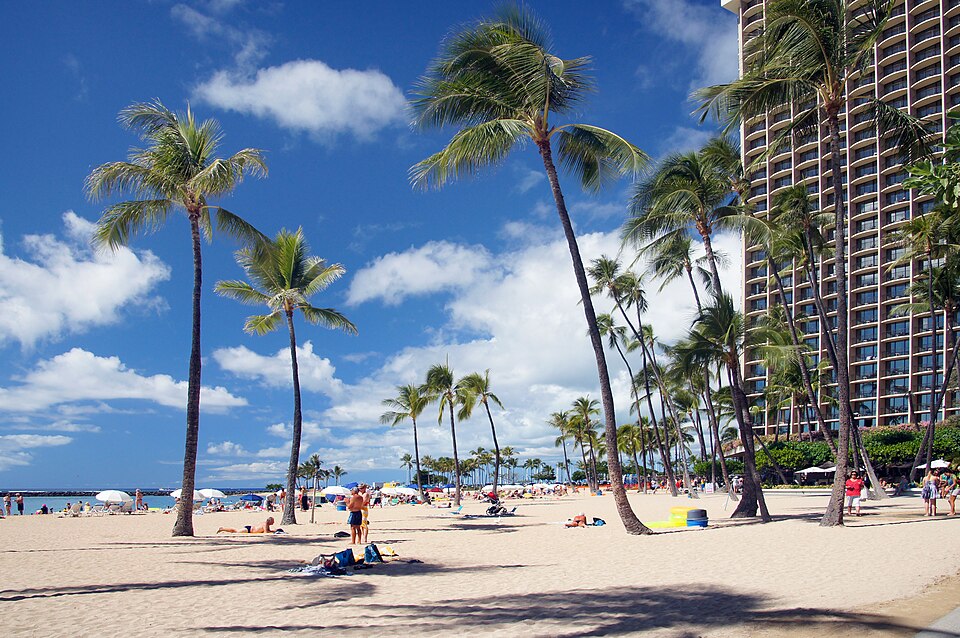 Waikīkī Beach outside Duke’s (Honolulu after dark)